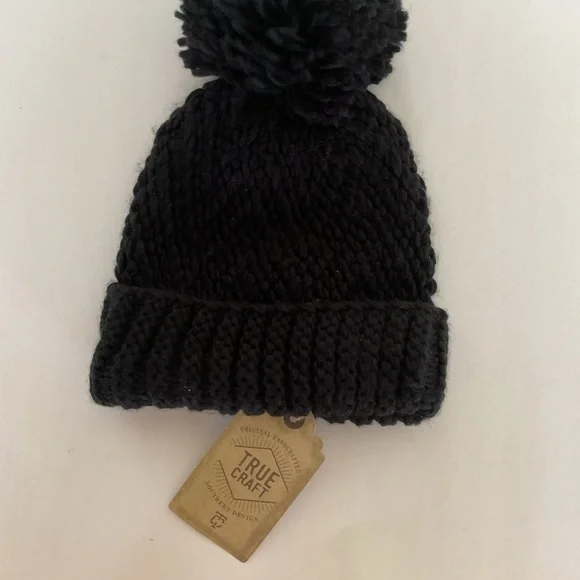 True Craft black Pom Pom Knit Hat NWT - Picture 7 of 10